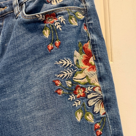 Blank NYC Skinny Classique Embroidered Jeans - Picture 2 of 13